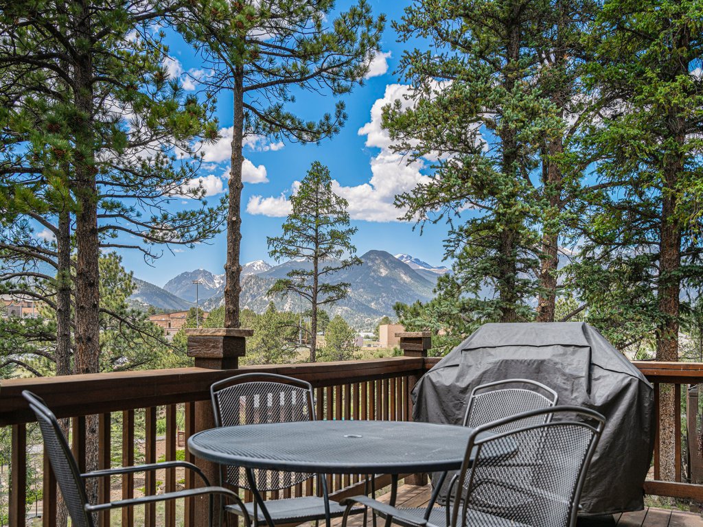 Bear Den at Solitude Cabins Vacation Rental in Estes Park - RedAwning