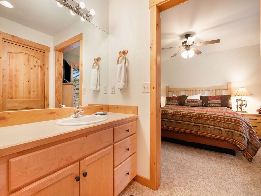 Solitude Bighorn #5 Vacation Rental in Estes Park - RedAwning