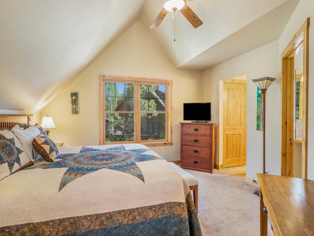 Solitude Bobcat #5 Vacation Rental in Estes Park - RedAwning