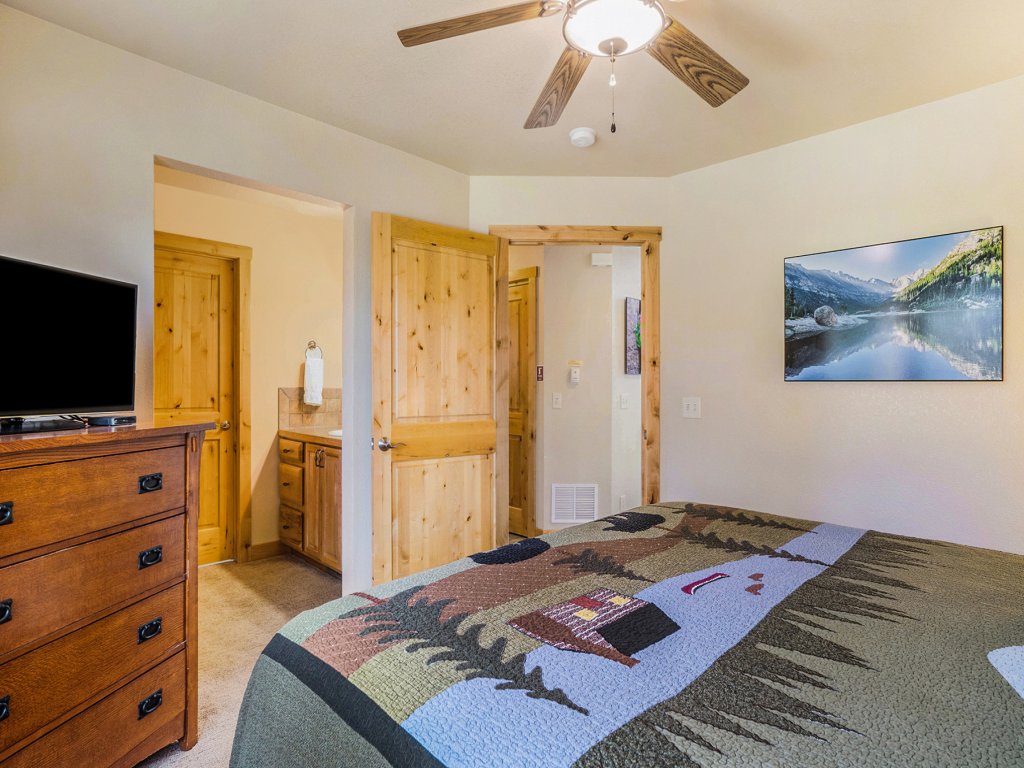 Solitude Bobcat #5 Vacation Rental in Estes Park - RedAwning