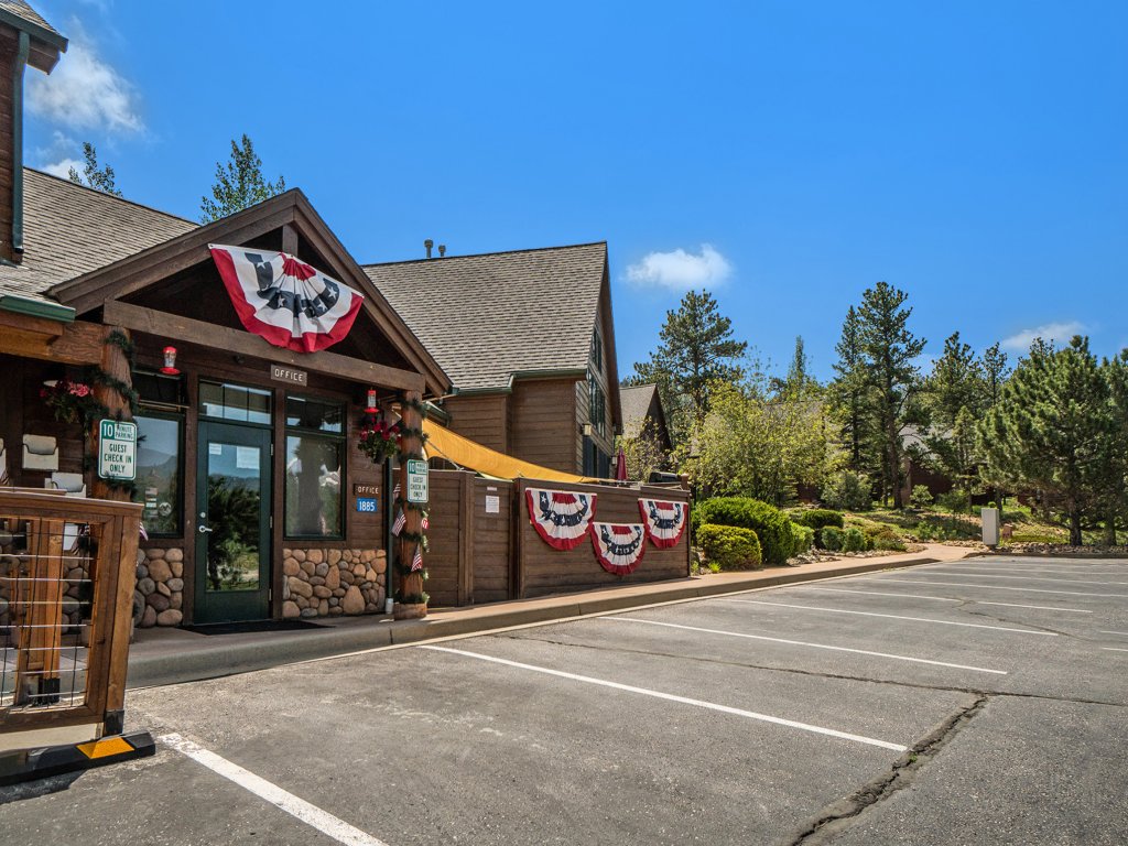 Solitude Beaver #3 Vacation Rental in Estes Park - RedAwning