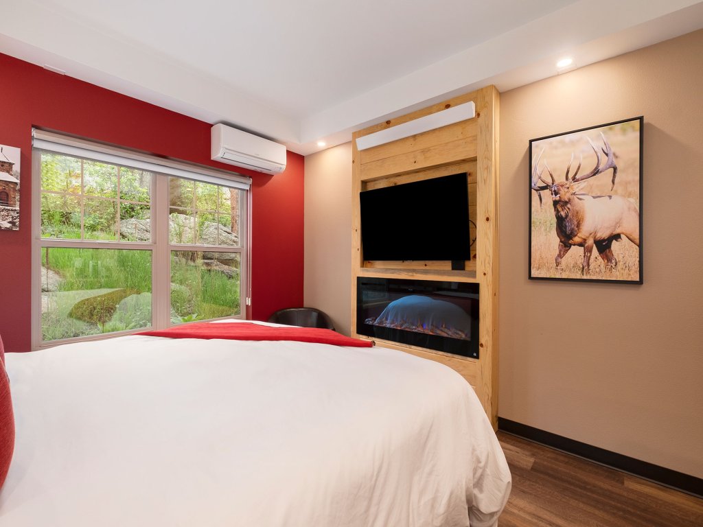 Solitude Elk Room 101 Vacation Rental in Estes Park - RedAwning