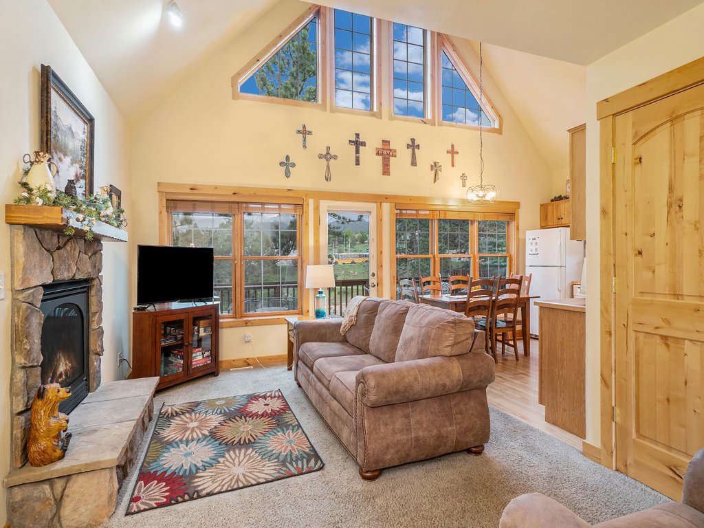 Solitude Raven #5 Vacation Rental in Estes Park - RedAwning