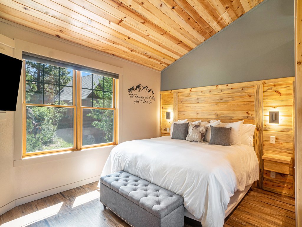 Solitude Longs Peak Suite 201 Vacation Rental in Estes Park - RedAwning