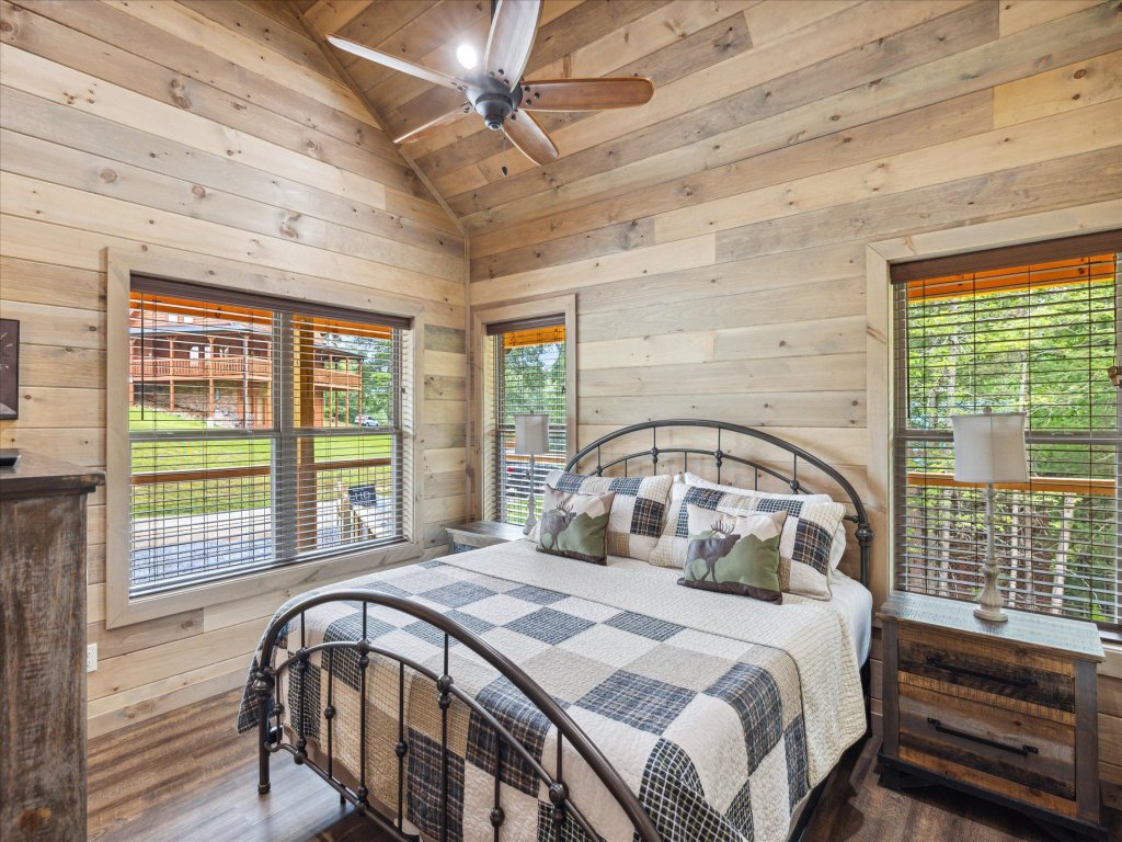 Antler Ridge Vacation Rental in Sevierville - RedAwning