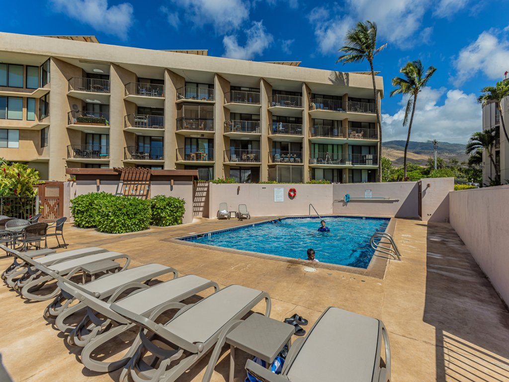 Milowai 101 Vacation Rental in Wailuku - RedAwning