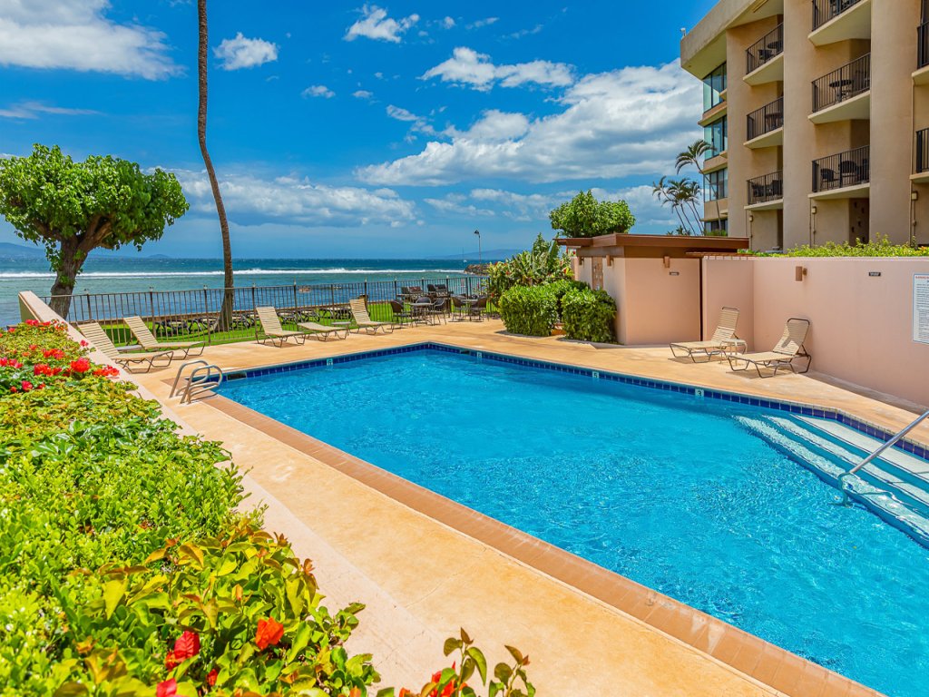 Milowai 101 Vacation Rental in Wailuku - RedAwning