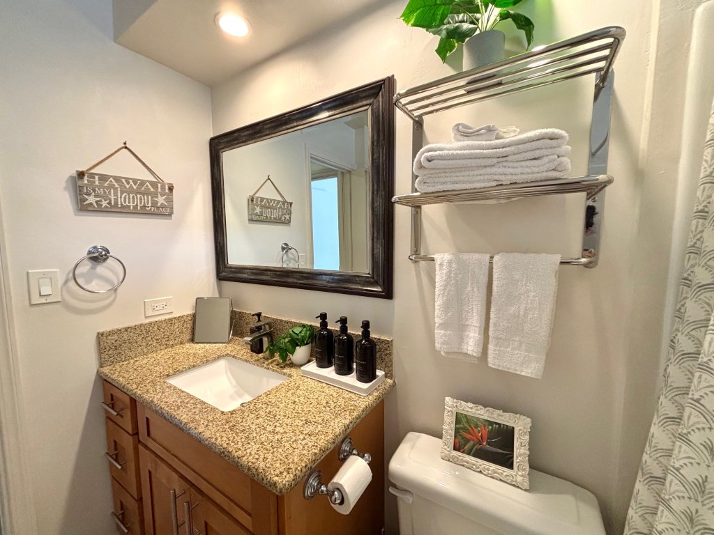 Relaxing Kalakauan 1-Bedroom Vacation Rental in Honolulu - RedAwning