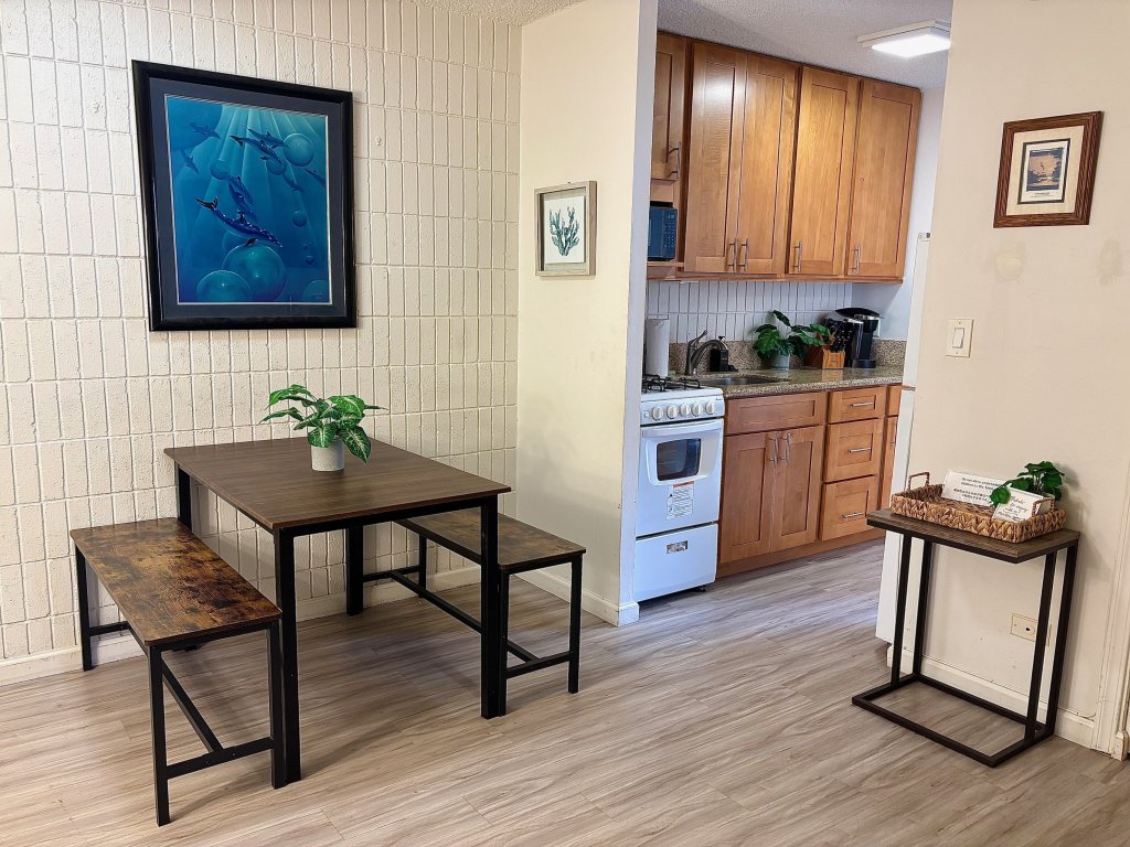 Relaxing Kalakauan 1-Bedroom Vacation Rental in Honolulu - RedAwning