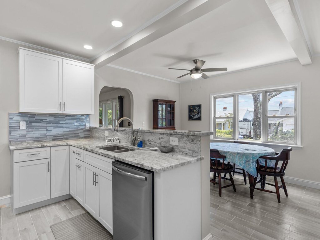 The Gray Whale Cottage Vacation Rental in North Carolina - RedAwning