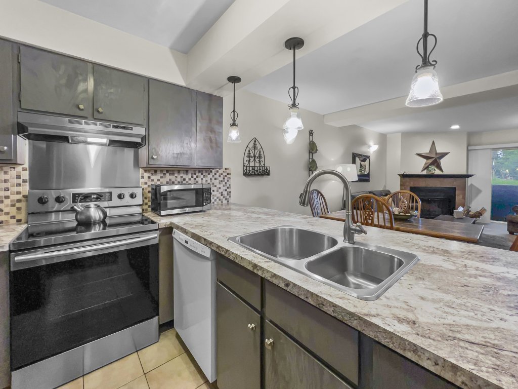 Empire 103 Condo Close to Resort Cozy Stay Vacation Rental in Park City - RedAwning