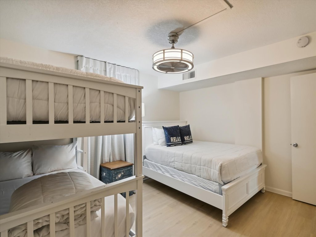 Dolphin Point 203C Vacation Rental in Destin - RedAwning
