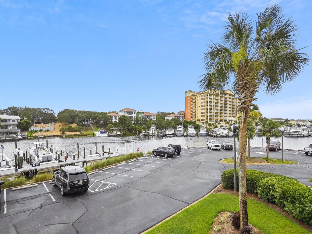 Dolphin Point 203C Vacation Rental in Destin - RedAwning