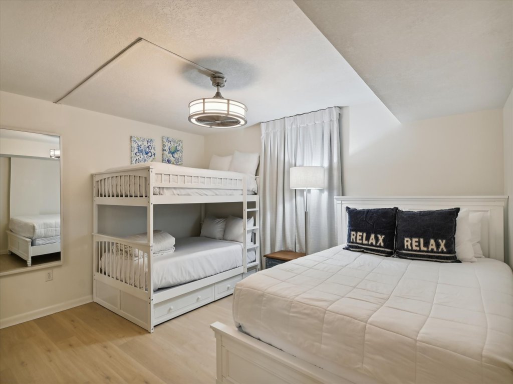 Dolphin Point 203C Vacation Rental in Destin - RedAwning