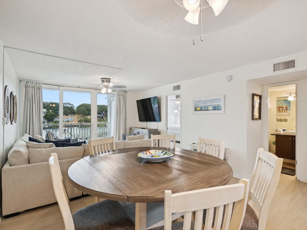 Dolphin Point 203C Vacation Rental in Destin - RedAwning