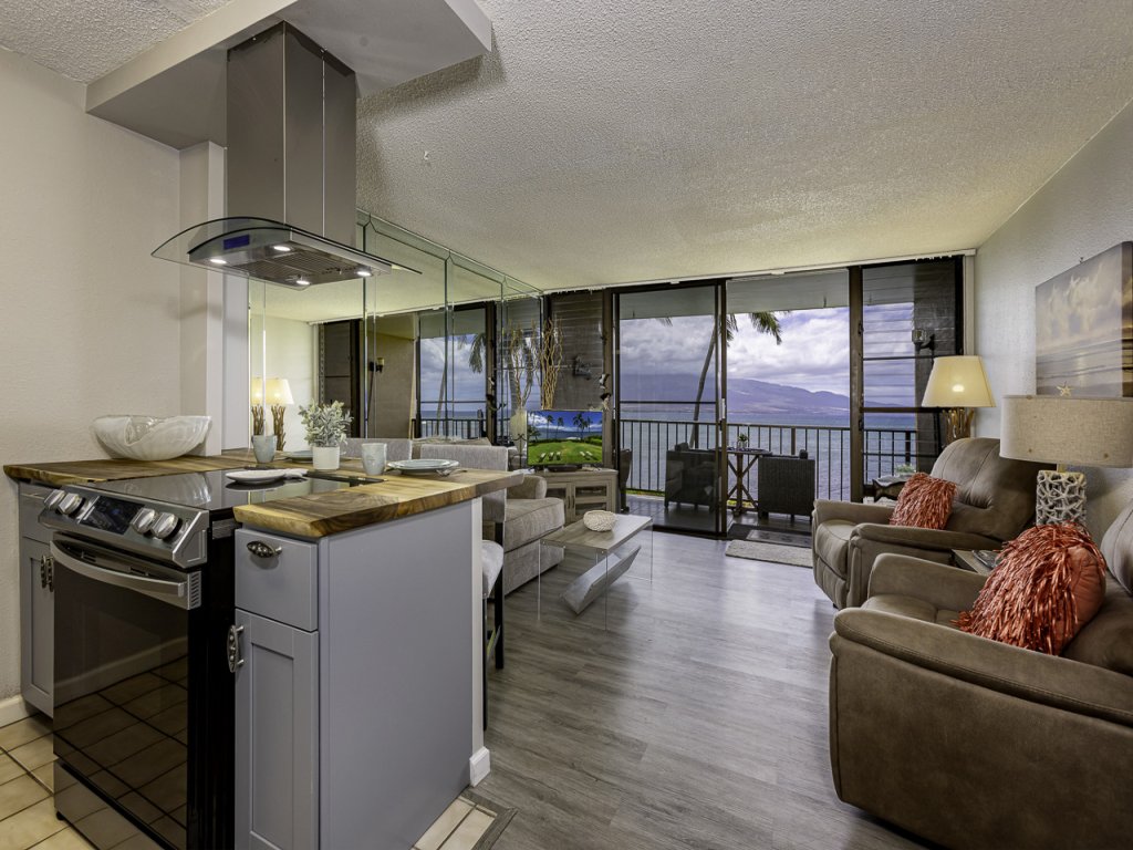Maalaea Banyans 217 Vacation Rental in Wailuku - RedAwning