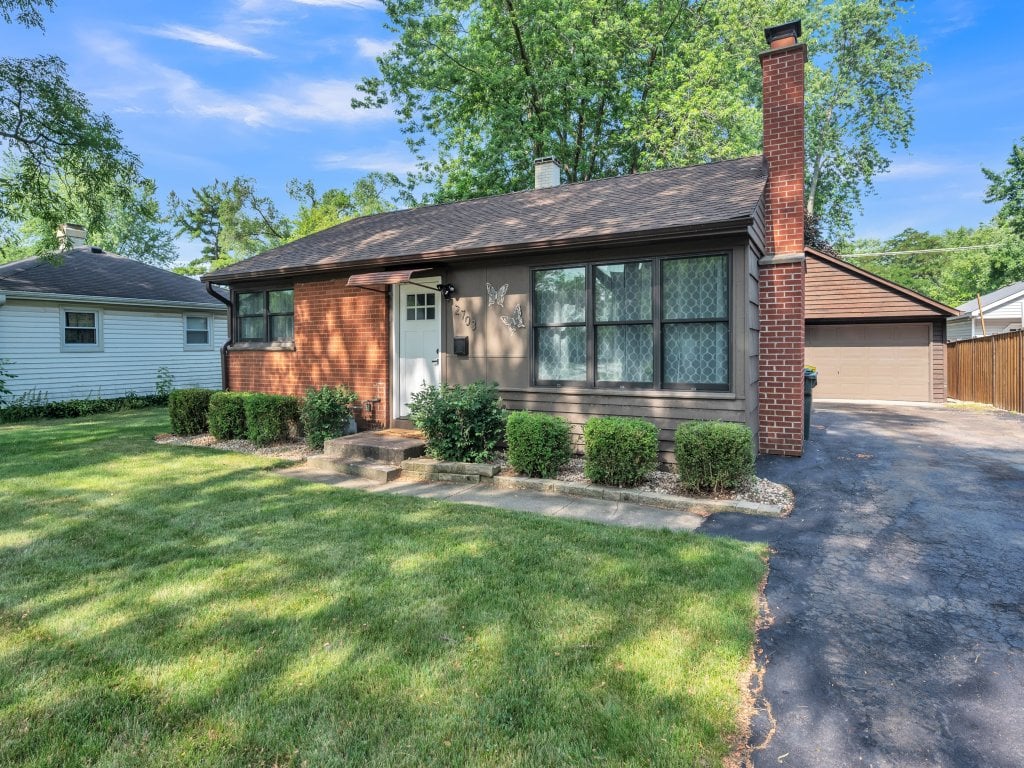 Comforting Retreat Near Woodfield Mall Vacation Rental in Illinois - RedAwning