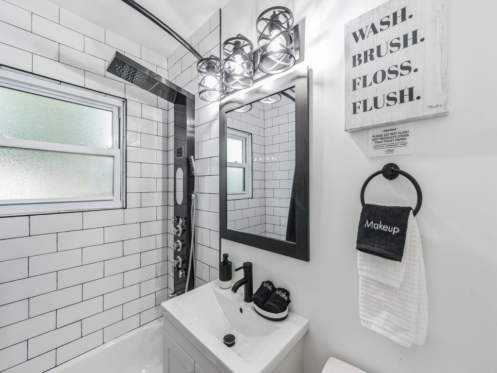 Comforting Retreat Near Woodfield Mall Vacation Rental in Illinois - RedAwning