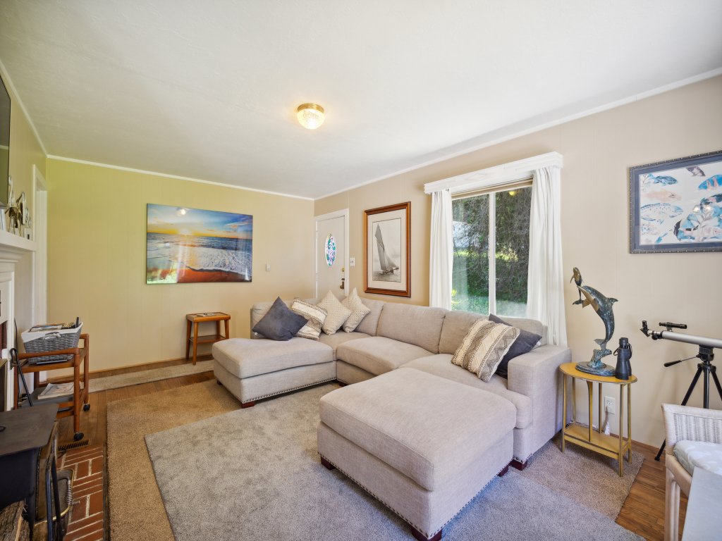 Charming Pet Friendly Coastal Getaway Vacation Rental in Fort Bragg - RedAwning