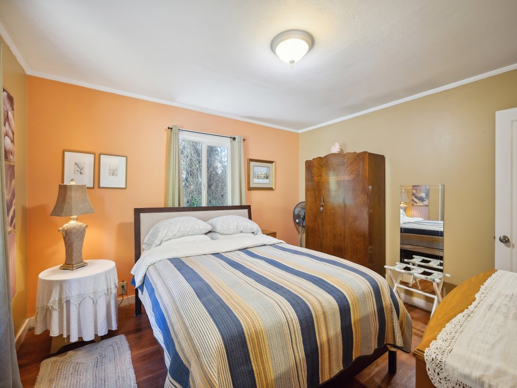 Charming Pet Friendly Coastal Getaway Vacation Rental in Fort Bragg - RedAwning
