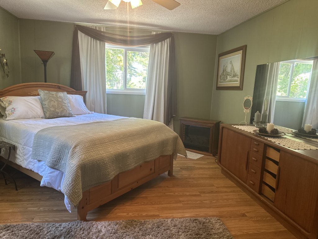 Charming Pet Friendly Coastal Getaway Vacation Rental in Fort Bragg - RedAwning