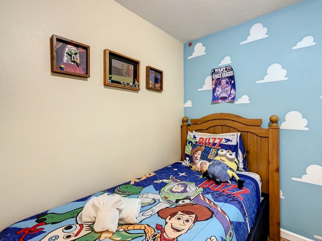 Beautiful Windsor Palms 4 Bed South Facing Pool Vacation Rental in Kissimmee - RedAwning