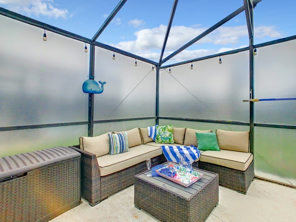 Beautiful Windsor Palms 4 Bed South Facing Pool Vacation Rental in Kissimmee - RedAwning