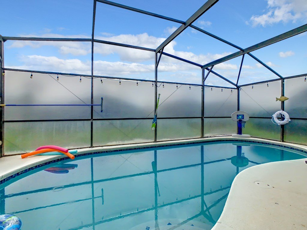 Beautiful Windsor Palms 4 Bed South Facing Pool Vacation Rental in Kissimmee - RedAwning