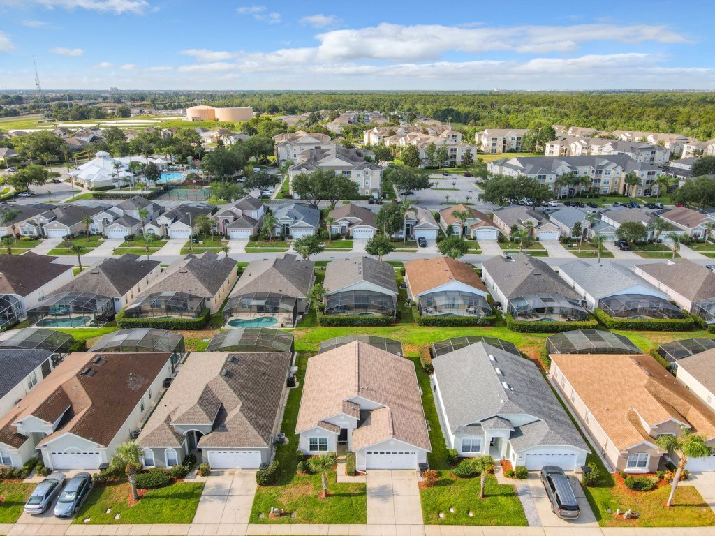 Beautiful Windsor Palms 4 Bed South Facing Pool Vacation Rental in Kissimmee - RedAwning