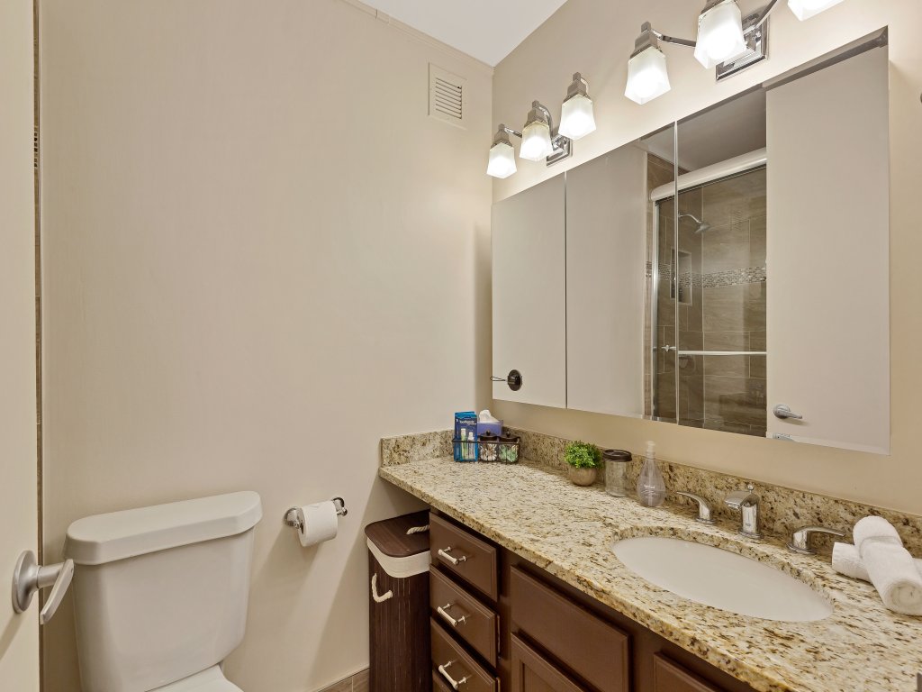 2bd River North Million Dollar Views! Parking Incl Vacation Rental in Chicago - RedAwning