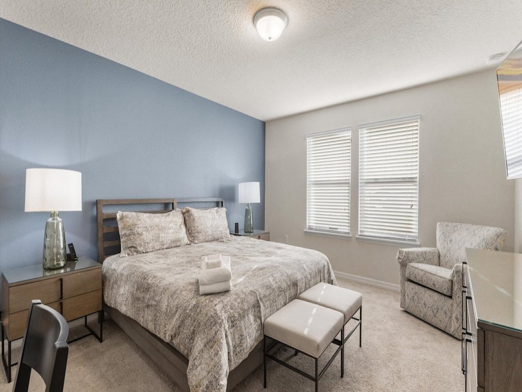 5 Bed 4 Bath Townhouse with Pool Vacation Rental in Davenport - RedAwning
