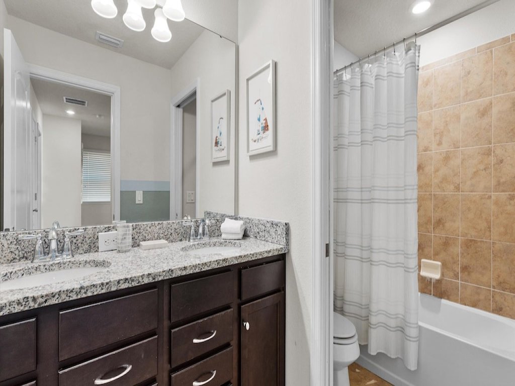 5 Bed 4 Bath Townhouse with Pool Vacation Rental in Davenport - RedAwning