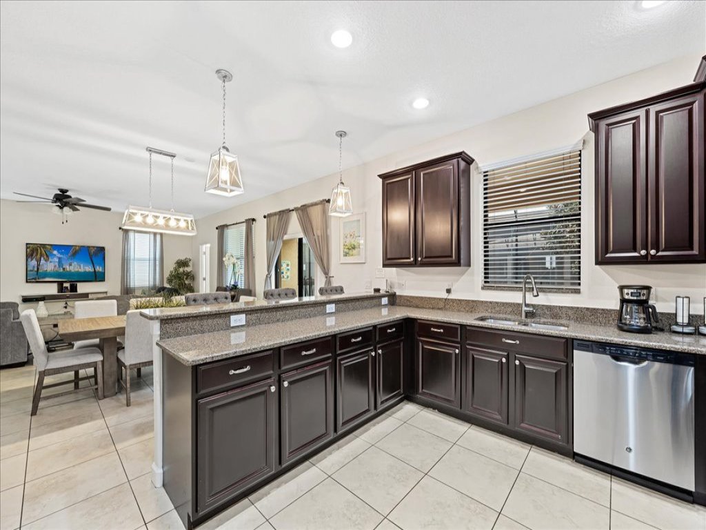 6 Beautiful Bedrooms 6 Baths Pool & Spa Vacation Rental in Davenport - RedAwning