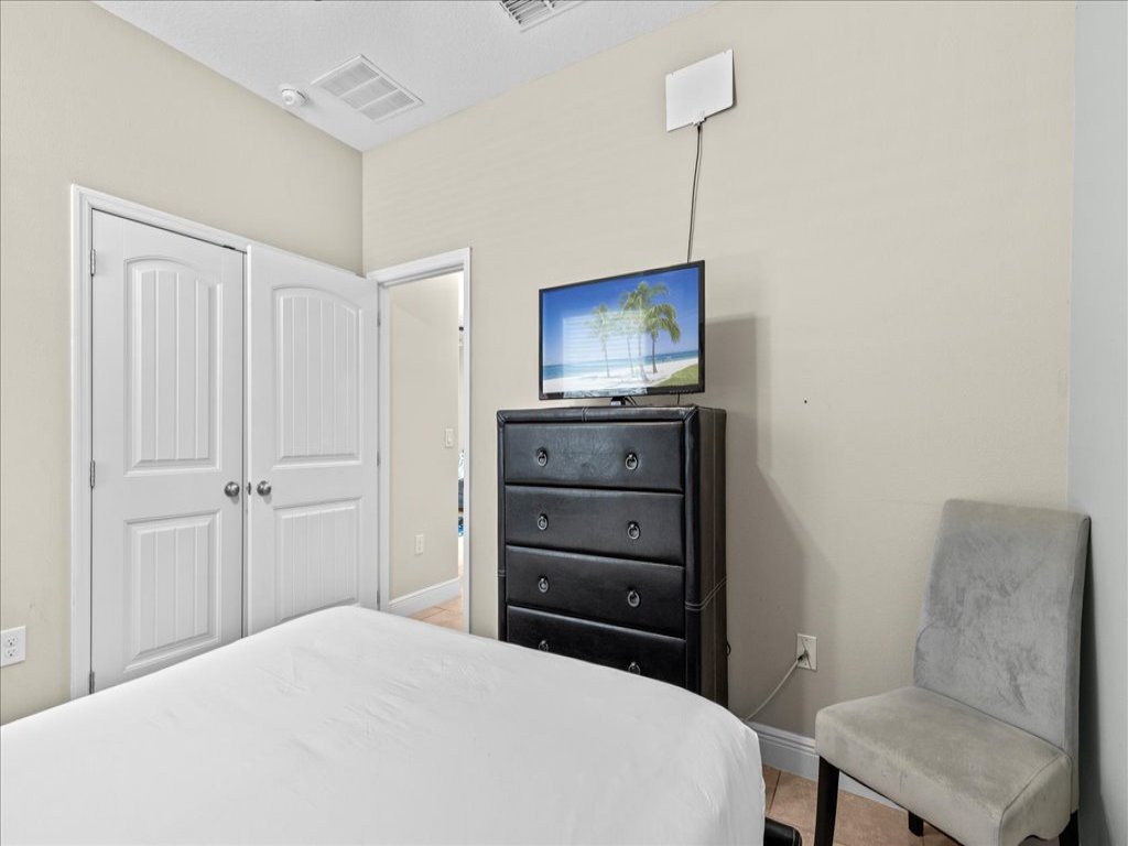 Fun In The Sun 5 Bed 5 Bath - Pool Near Disney Vacation Rental in Davenport - RedAwning
