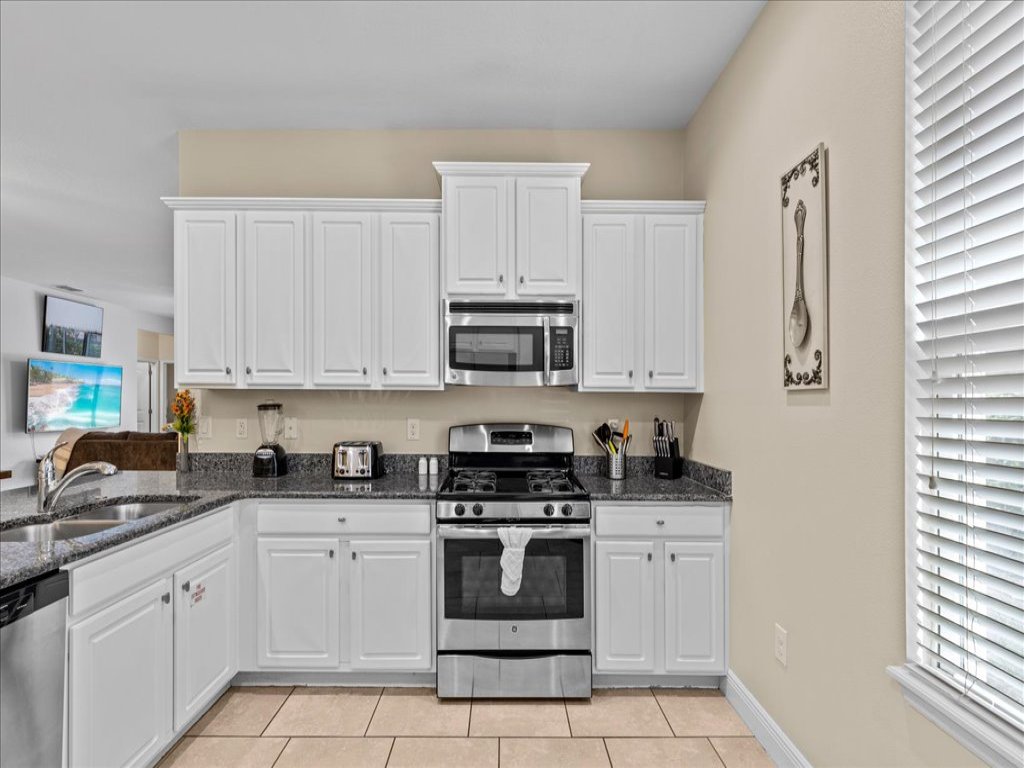 Fun In The Sun 5 Bed 5 Bath - Pool Near Disney Vacation Rental in Davenport - RedAwning