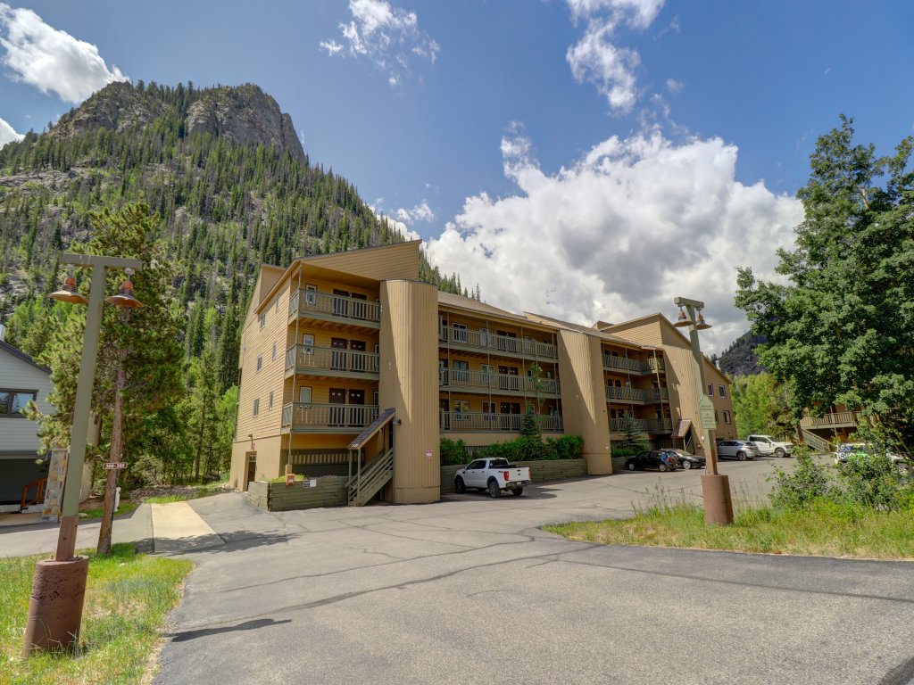 107 Woodbridge Vacation Rental in Colorado - RedAwning