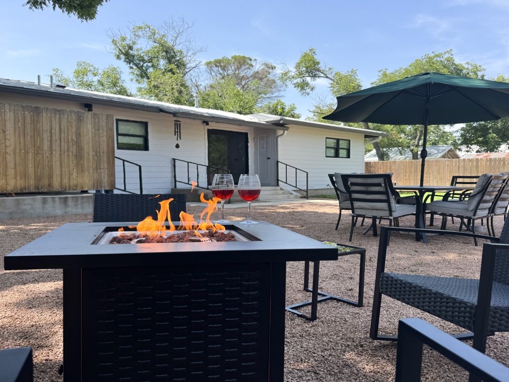 Adam's Retreat Vacation Rental in Fredericksburg - RedAwning