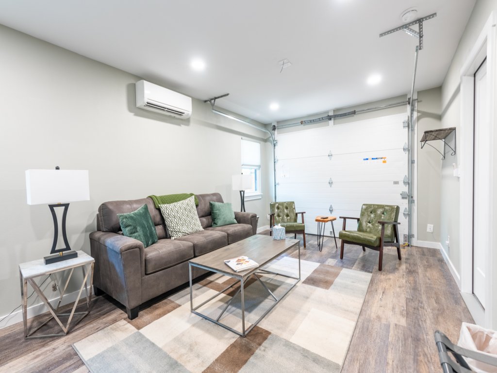 Adam's Retreat Vacation Rental in Fredericksburg - RedAwning