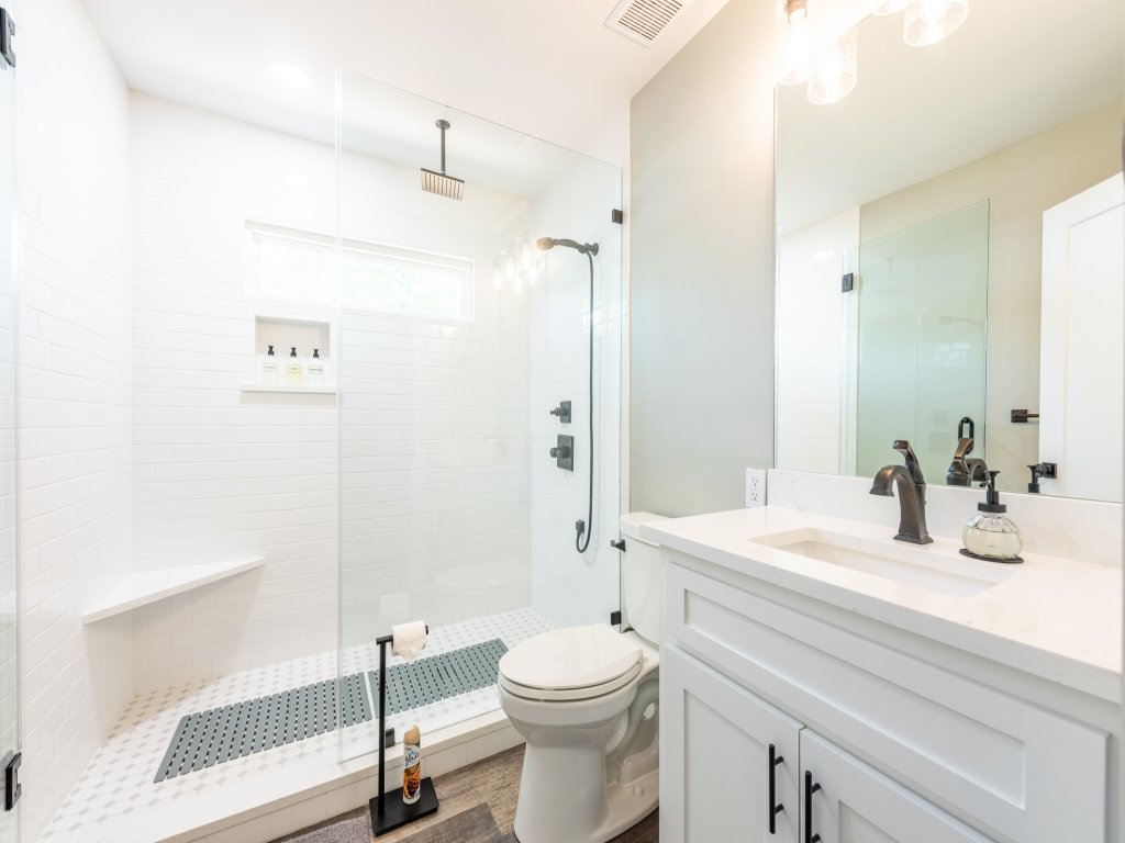 Adam's Retreat Vacation Rental in Fredericksburg - RedAwning