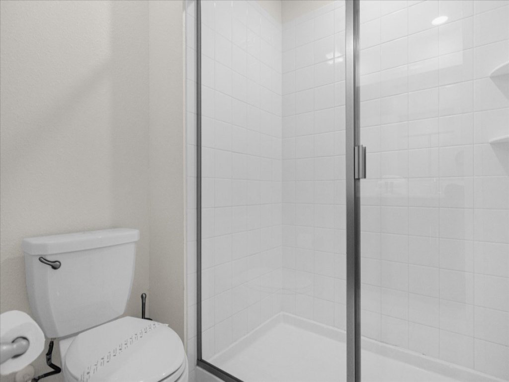 7 Bedroom 6 Bathrooms Storey Lake Resort Vacation Rental in Kissimmee - RedAwning