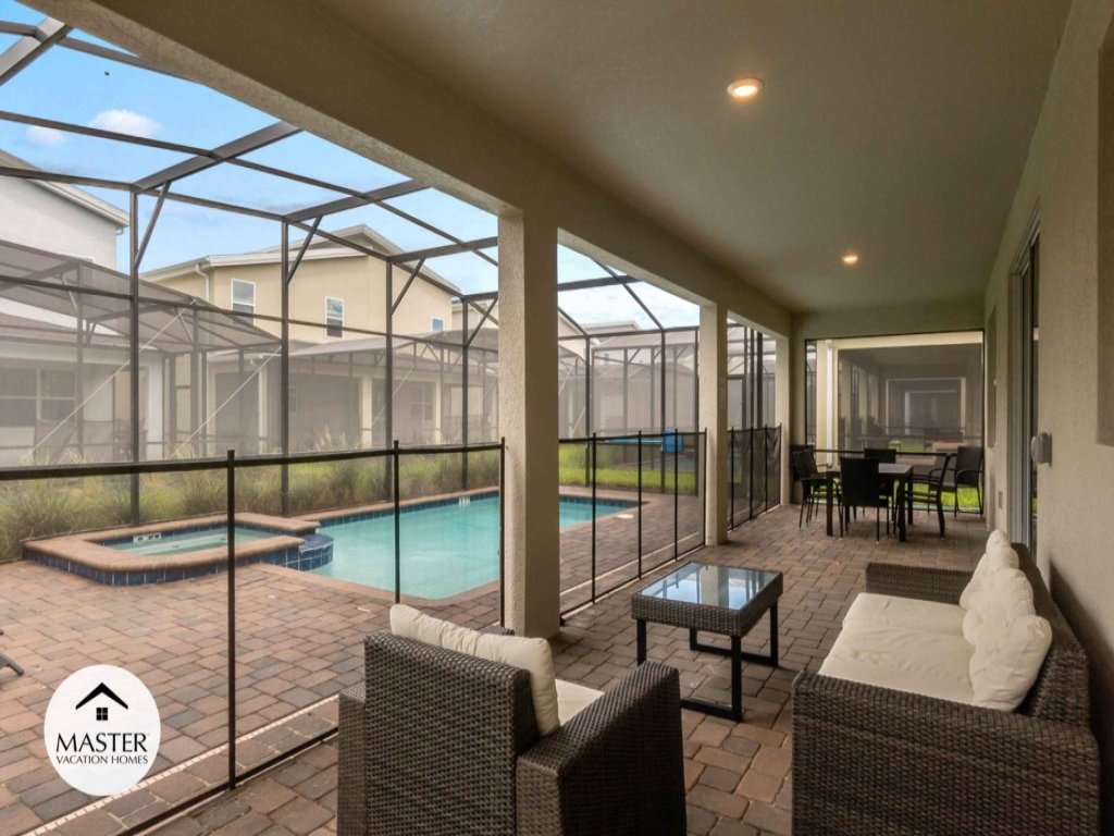 9 Bedrooms / 5 Bathrooms / Storey Lake Vacation Rental in Kissimmee - RedAwning