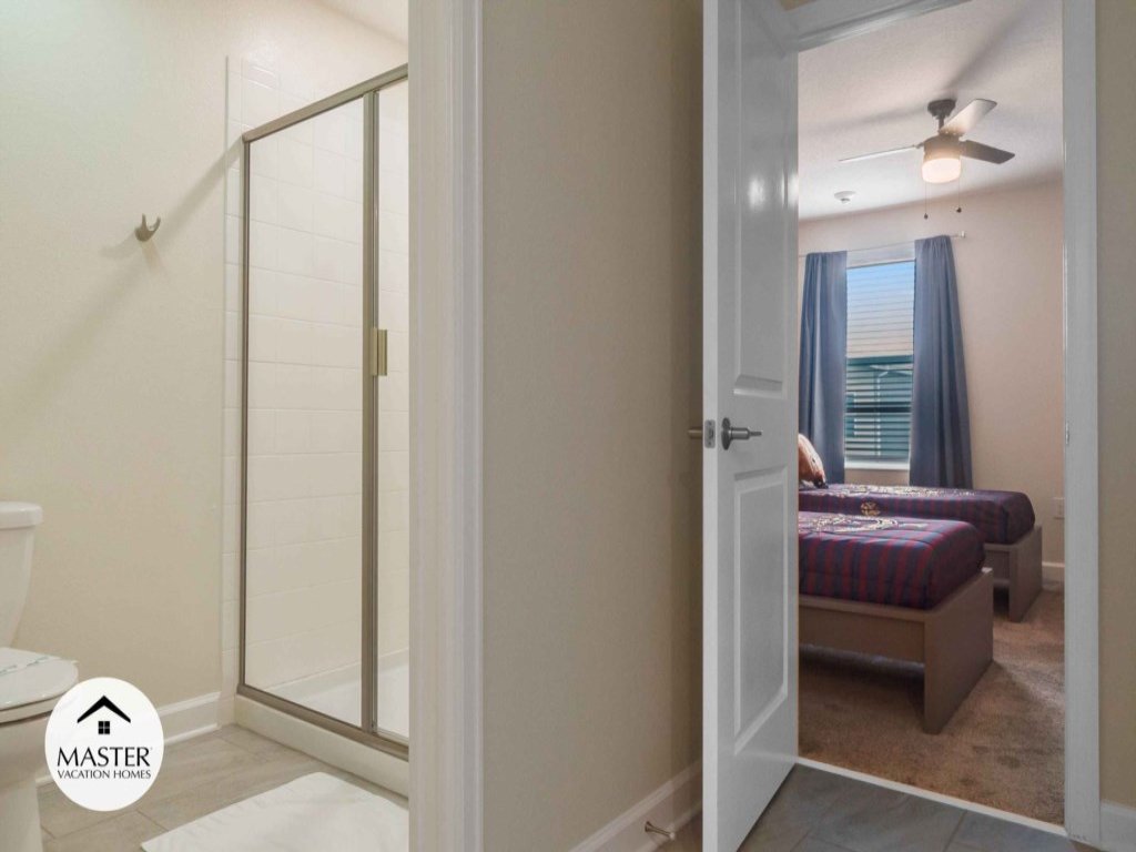 9 Bedrooms / 5 Bathrooms / Storey Lake Vacation Rental in Kissimmee - RedAwning