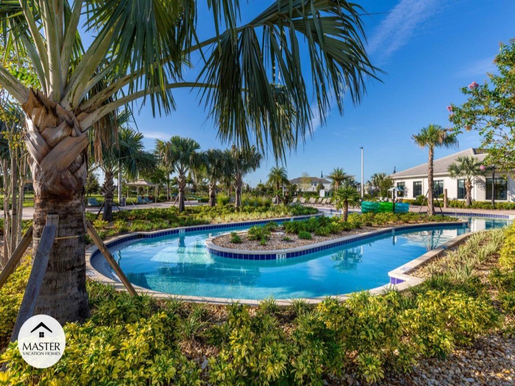 9 Bedrooms / 5 Bathrooms / Storey Lake Vacation Rental in Kissimmee - RedAwning