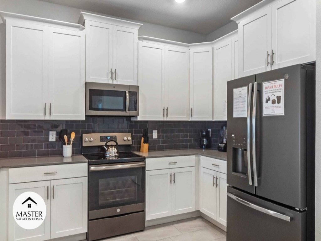 9 Bedrooms / 5 Bathrooms / Storey Lake Vacation Rental in Kissimmee - RedAwning