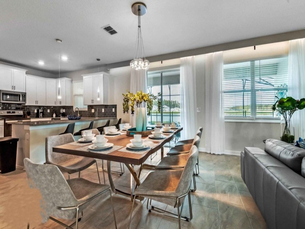 6 Bedrooms / 6 Bathrooms / Storey Lake Vacation Rental in Kissimmee - RedAwning