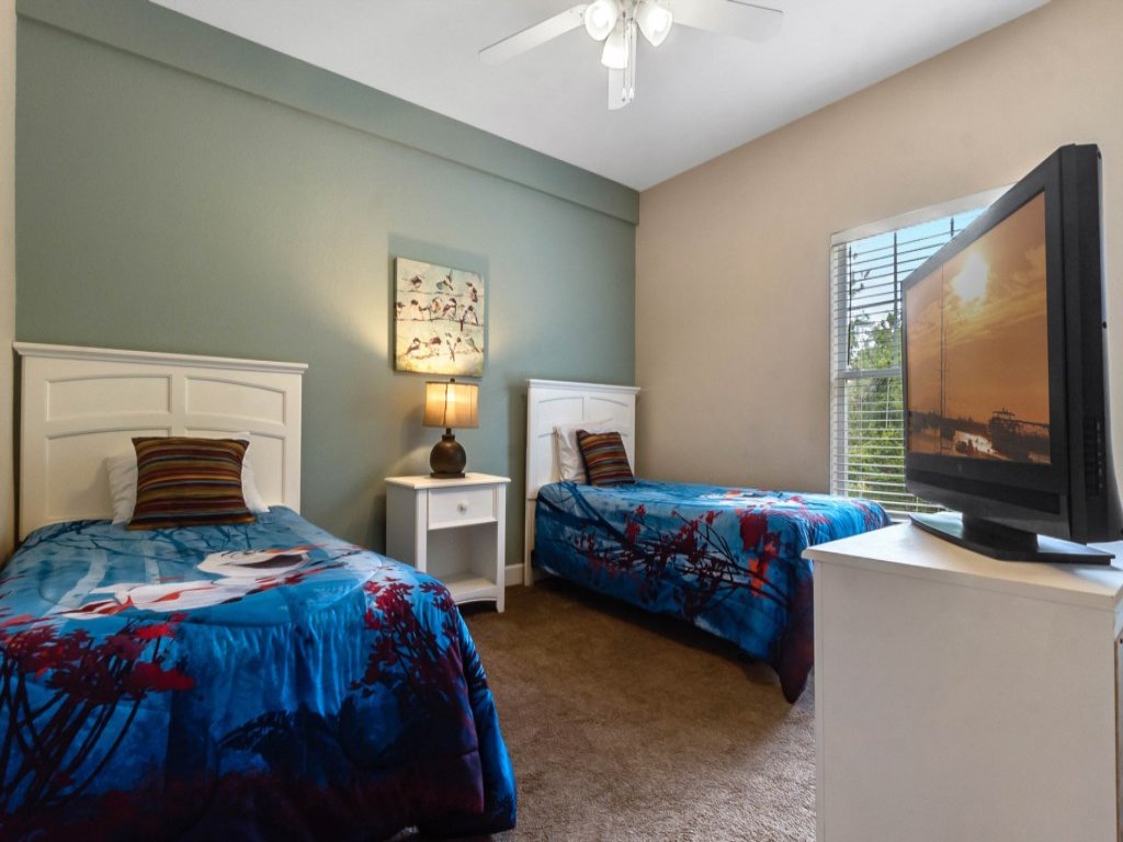 4 Bedrooms / 3 Bathrooms / Lucaya Village Vacation Rental in Kissimmee - RedAwning