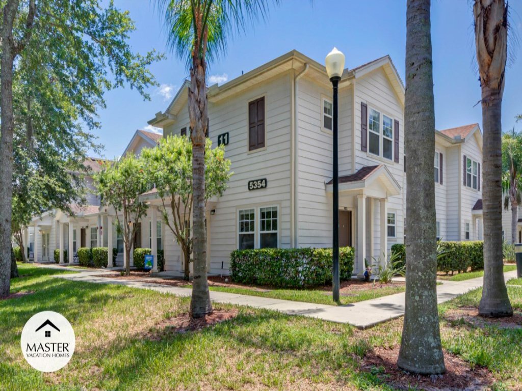 4 Bedroom/ 3 Bathroom Lucaya Village Vacation Rental in Kissimmee - RedAwning