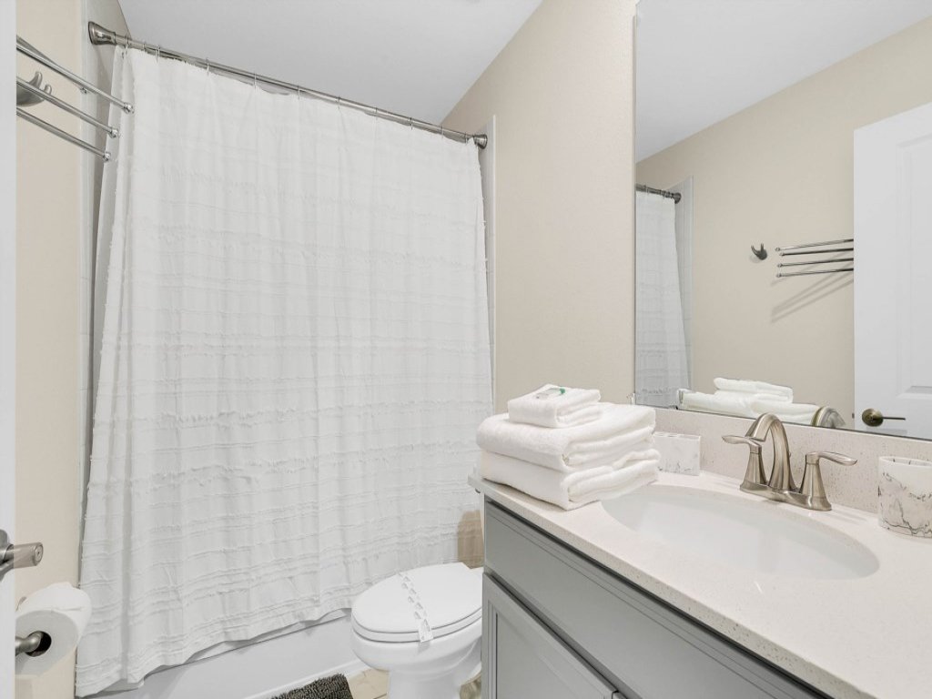 6 Bedrooms / 6 Bathrooms / Storey Lake Vacation Rental in Kissimmee - RedAwning