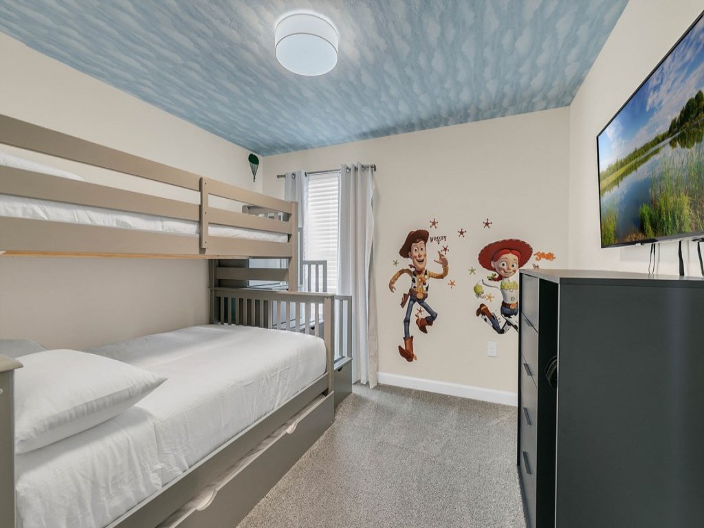 6 Bedrooms / 6 Bathrooms / Storey Lake Vacation Rental in Kissimmee - RedAwning
