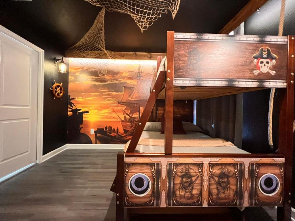 8 Bedrooms/ 6 Bathroom/ Champions Gate Vacation Rental in Davenport - RedAwning